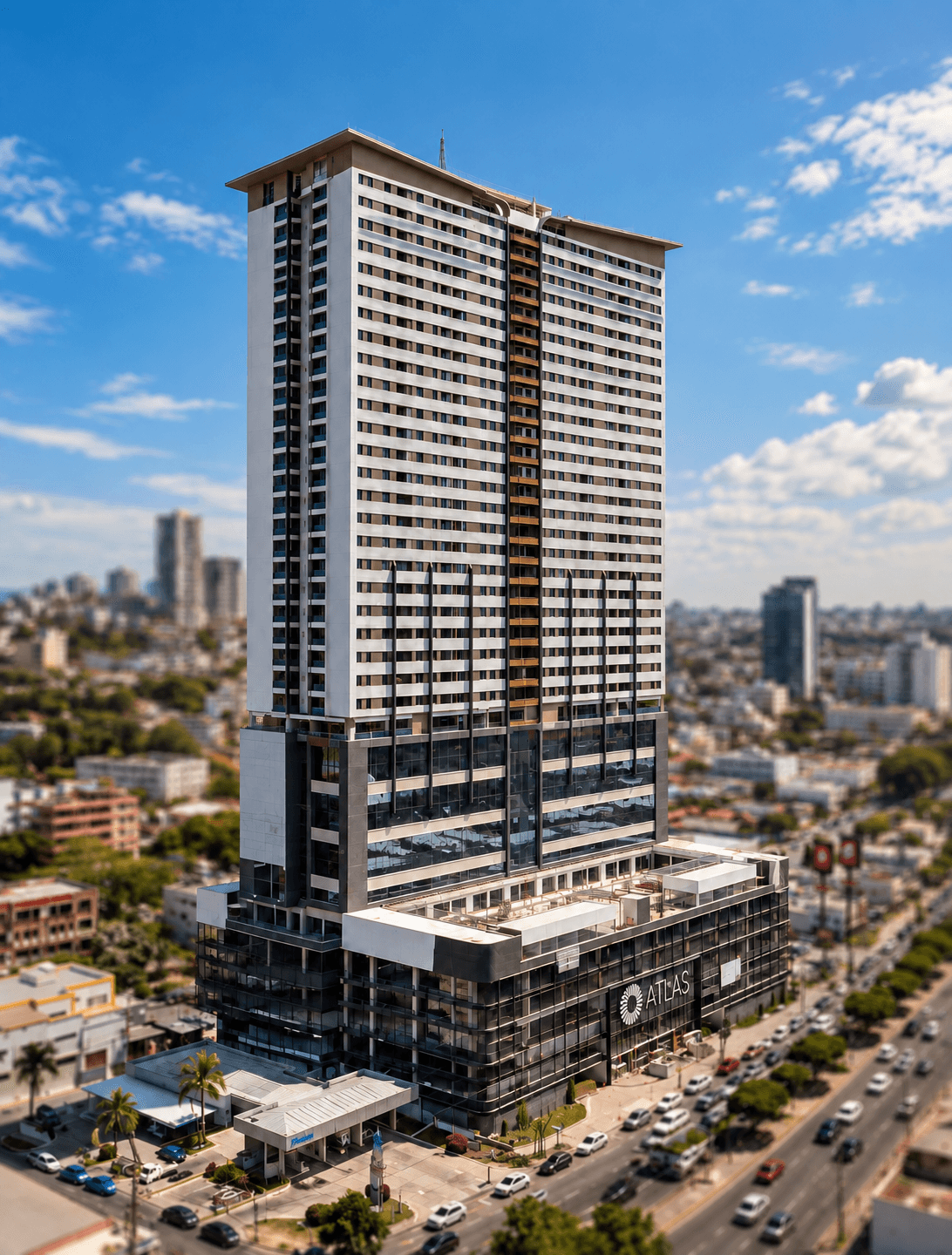 Fachada de Torre Atlas sobre el Bulevar Morazán
