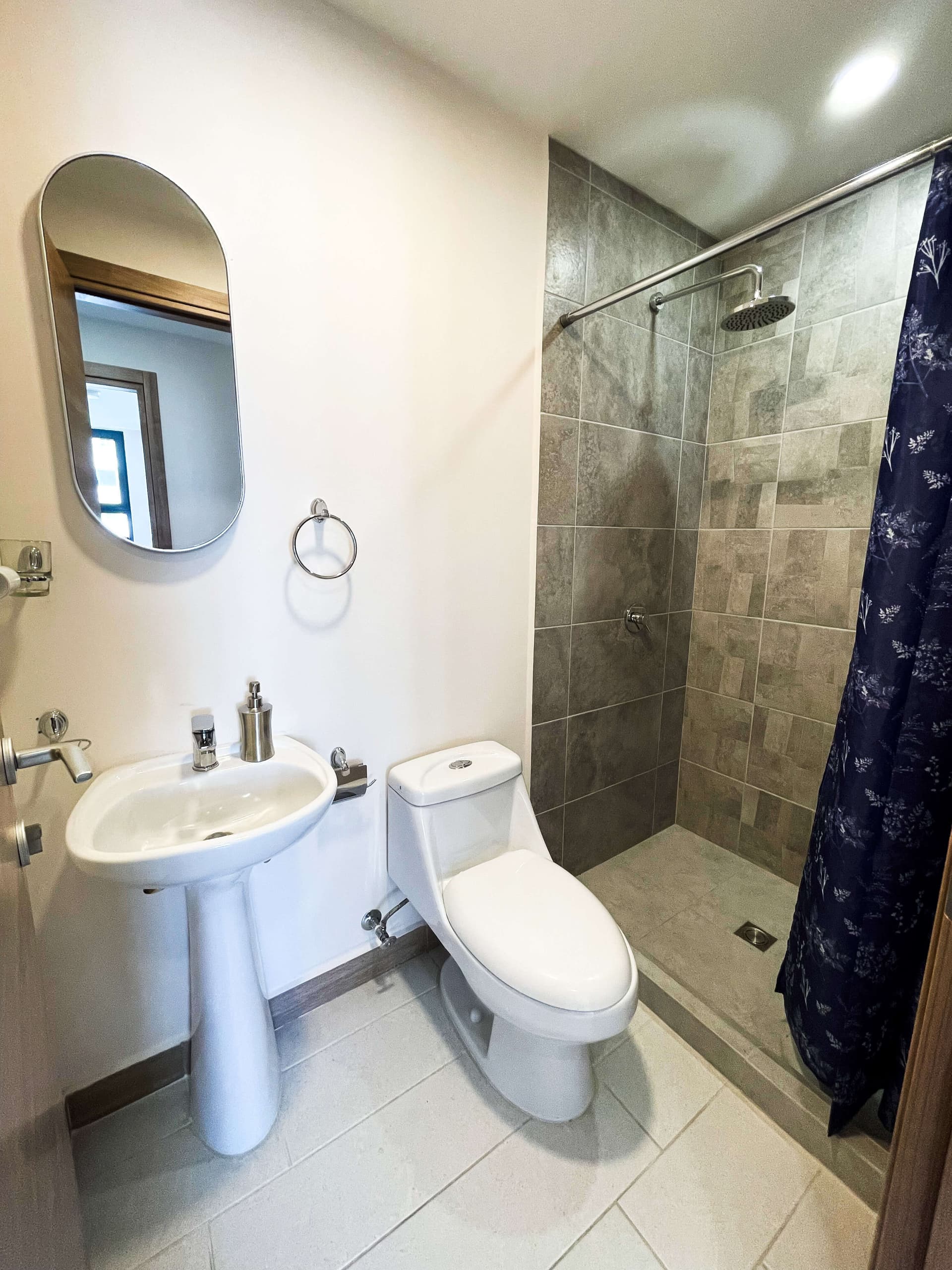 Segundo baño completo con ducha