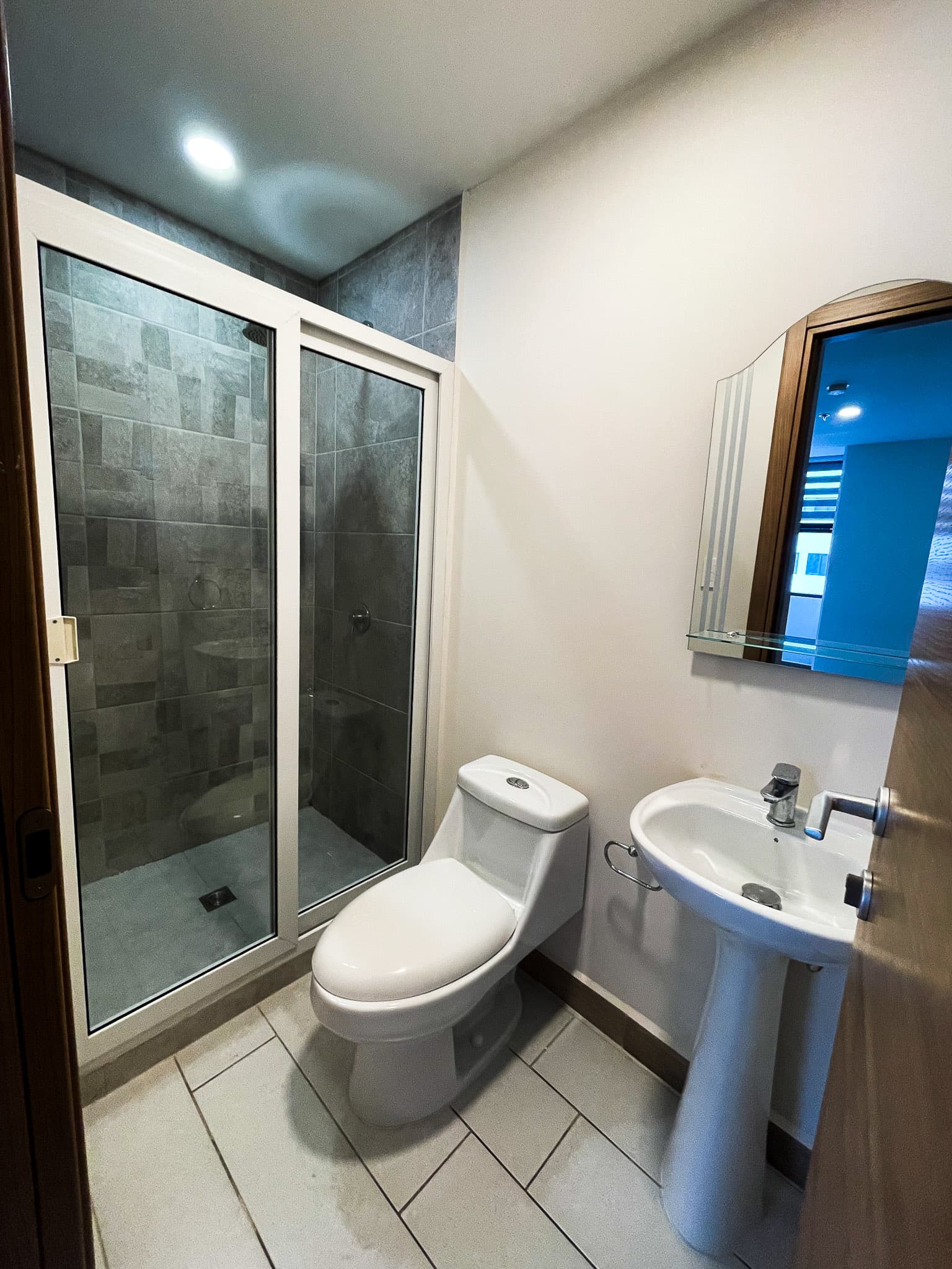 Baño completo con ducha