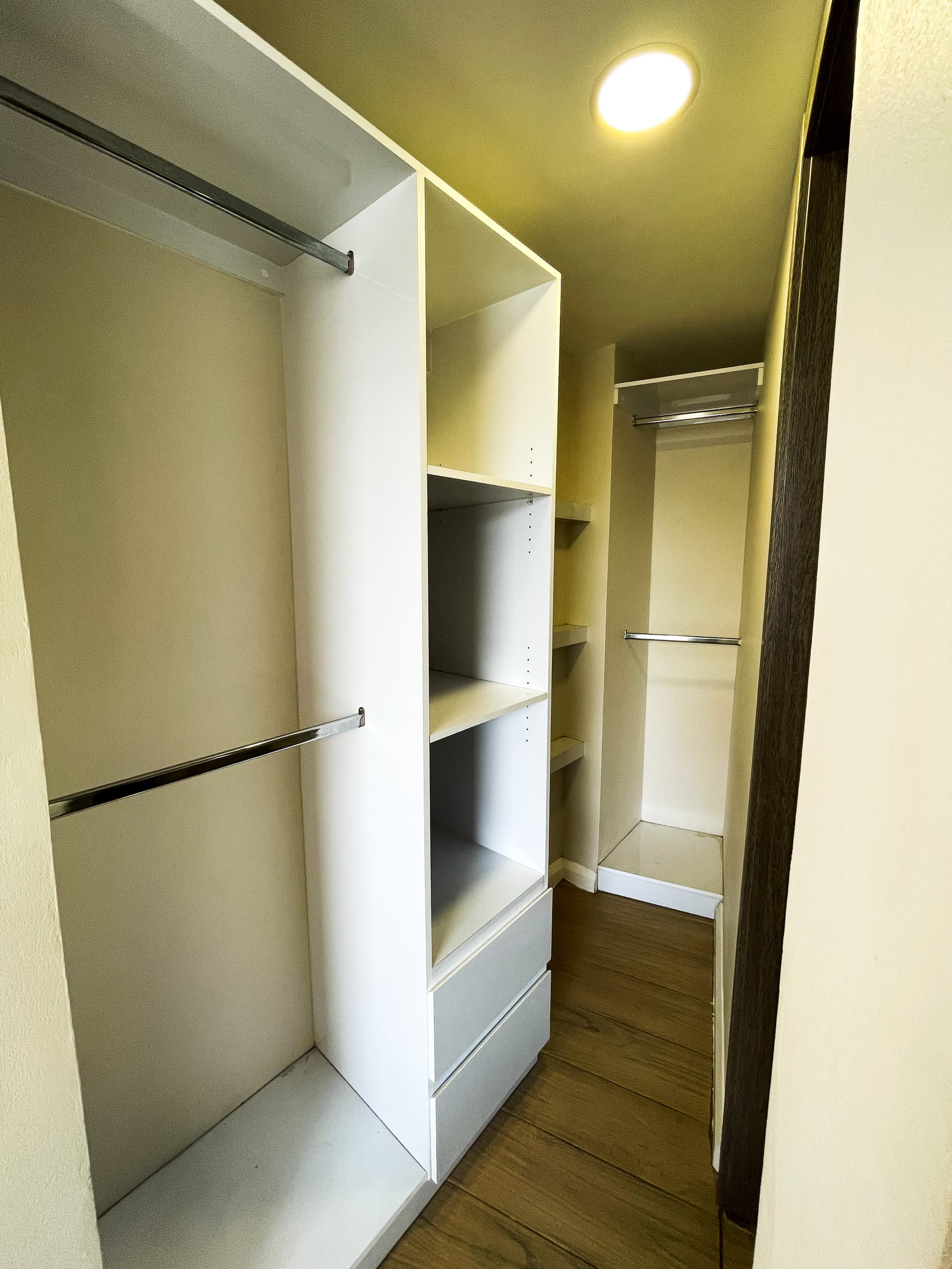 Walk-in clóset de la habitación principal